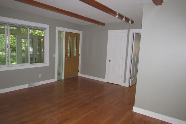 Building Photo - 6405 Alison Ln