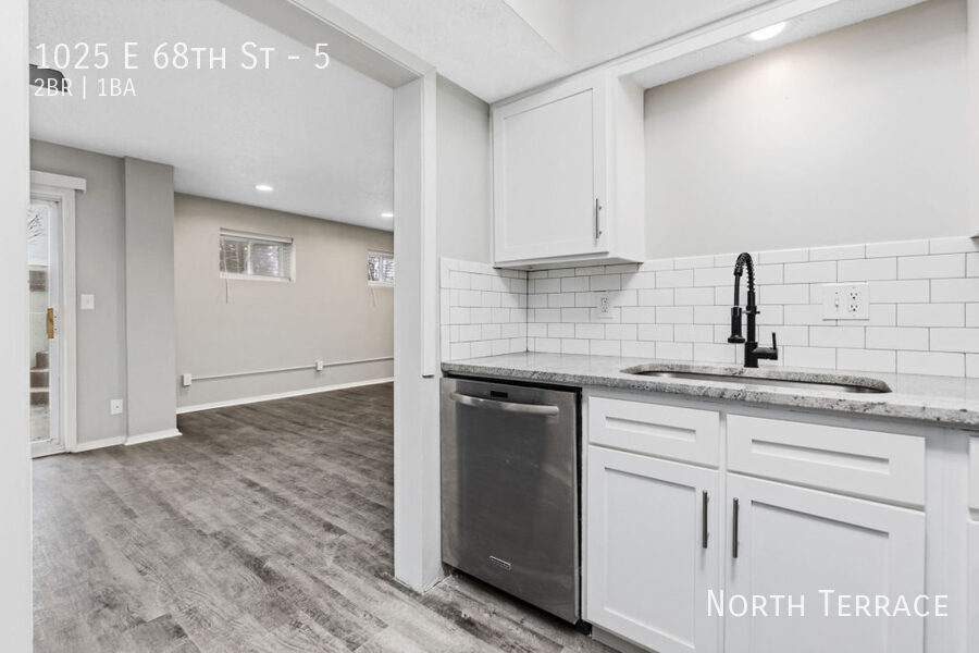 Primary Photo - ?? Freshly Remodeled 2BR in East Brookside...