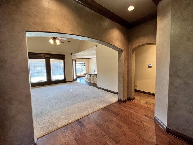 Foto del edificio - Luxurious 4BR/4BA Home in Griffin Park wit...