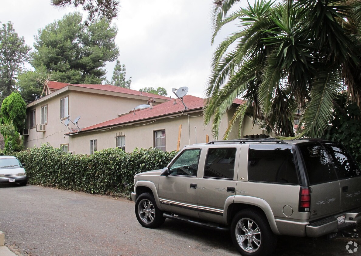 Building Photo - 5745 Willowcrest Ave