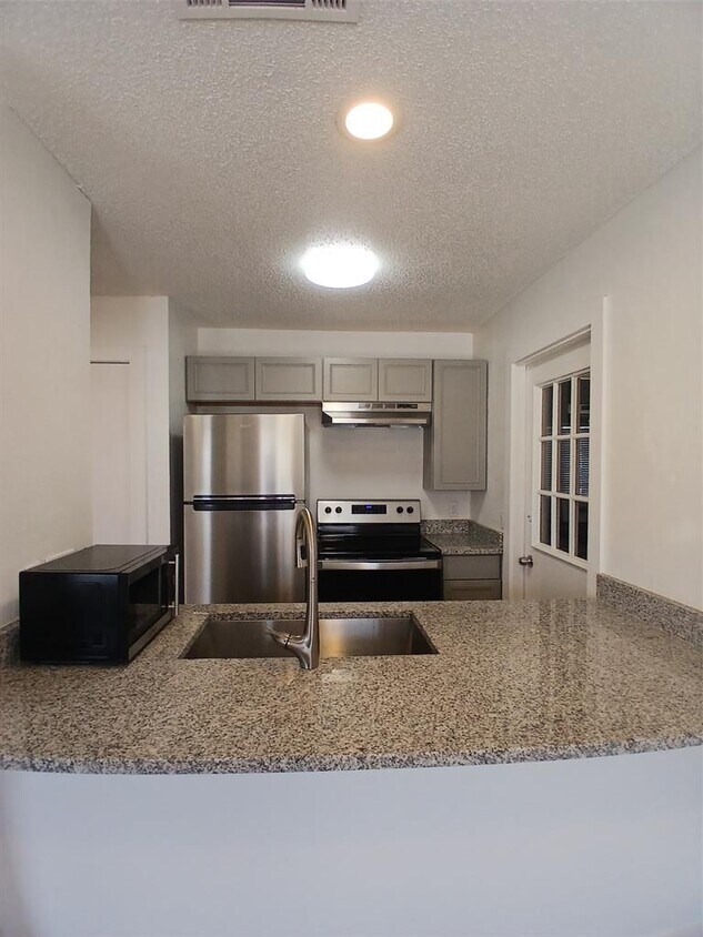 Building Photo - 10111 Golden Meadow Dr
