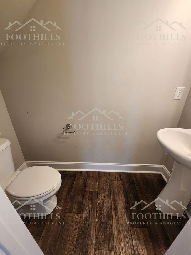 Building Photo - 102 David St