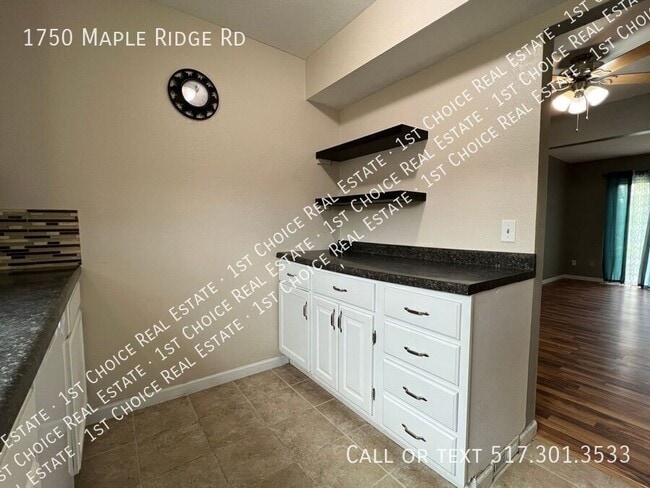 Building Photo - 1750 Maple Ridge Rd