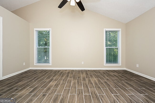 Foto del edificio - 402 Hawthorne Cir