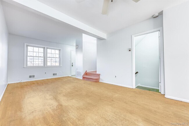 Building Photo - 23 Gladys Dr