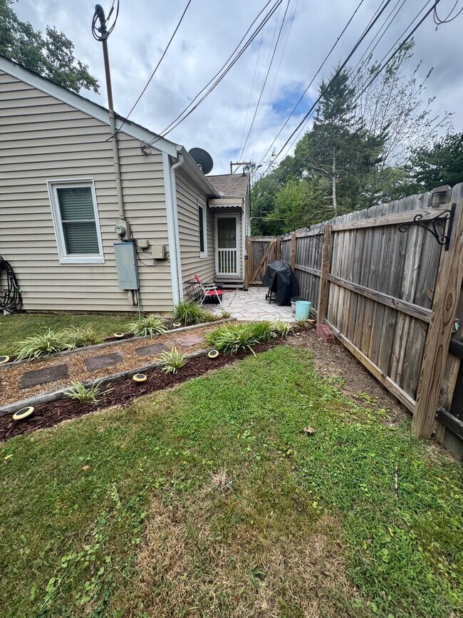 Foto del edificio - Knoxville 37917 - 2 bedroom, 1 bath - call Lisa Vineyard 865-216-9334