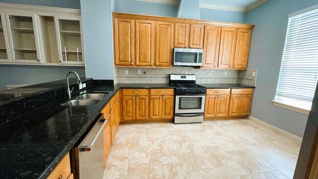 Foto del edificio - GORGEOUS Townhome in Inner Loop Gated Community **Ask about our NO CASH DEPOSIT option through OB...