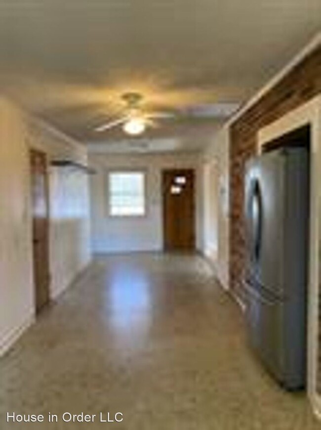 Building Photo - 2 br, 1.5 bath House - 56 Fox Hill Rd.