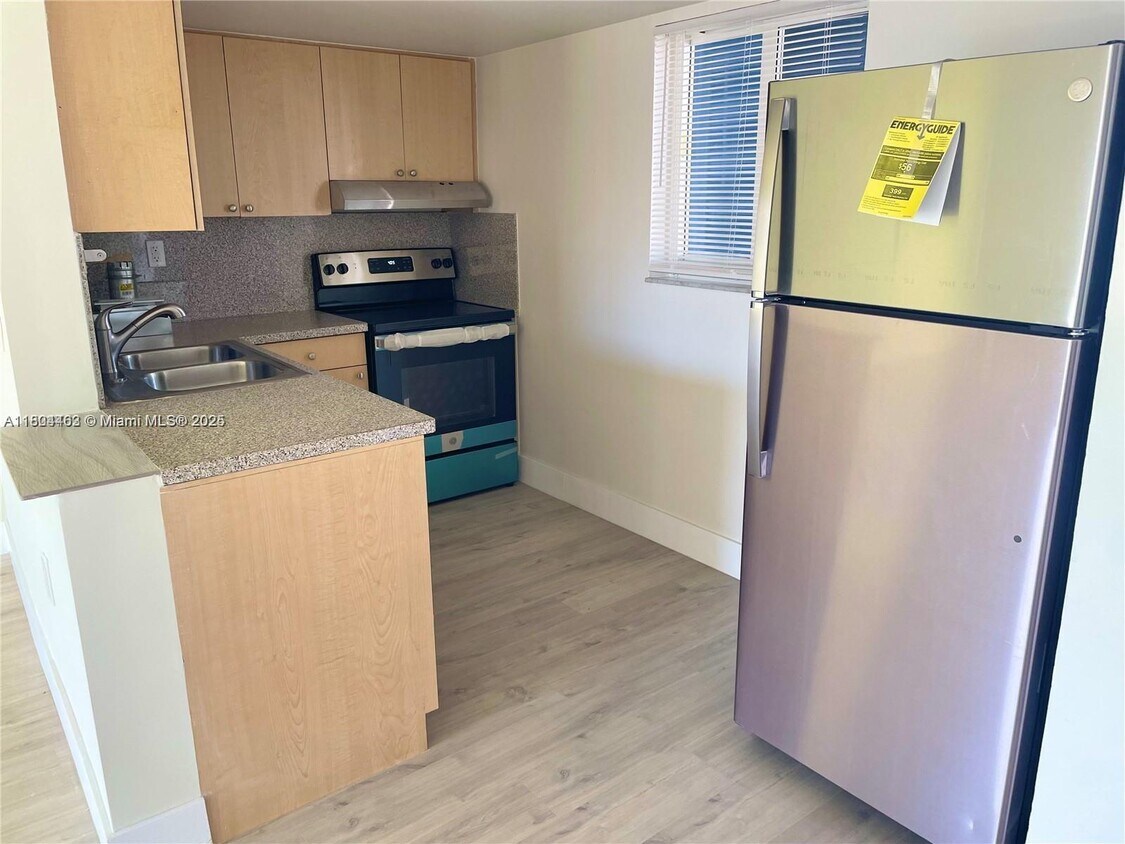 Foto principal - 3626 NE 168th St