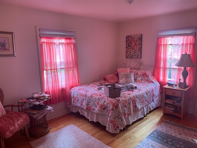 Foto del edificio - 494 Kenwood Ave