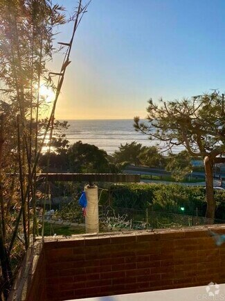 Building Photo - 1552 Camino Del Mar