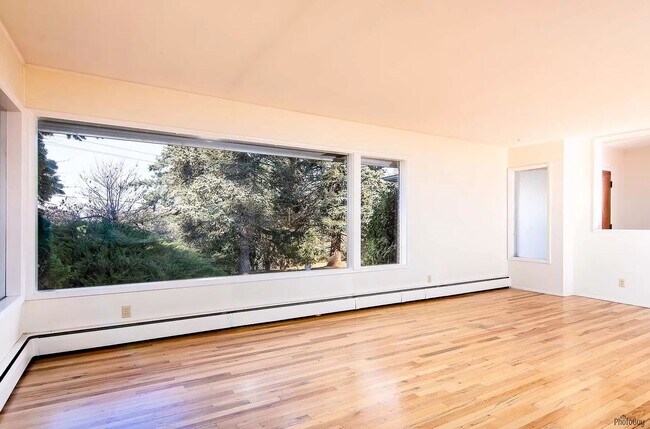 Building Photo - *Move In Special-$400 Off 1st Full Month* ...