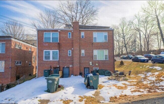 Foto del edificio - 32 Varnum St NE