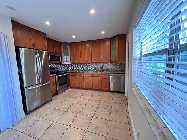 Foto del edificio - 7385 W Sunrise Blvd