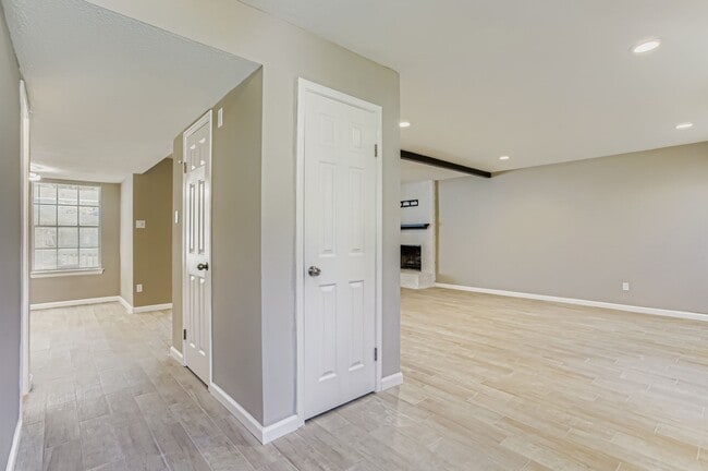 Foto del edificio - 4819 Brooklawn Dr