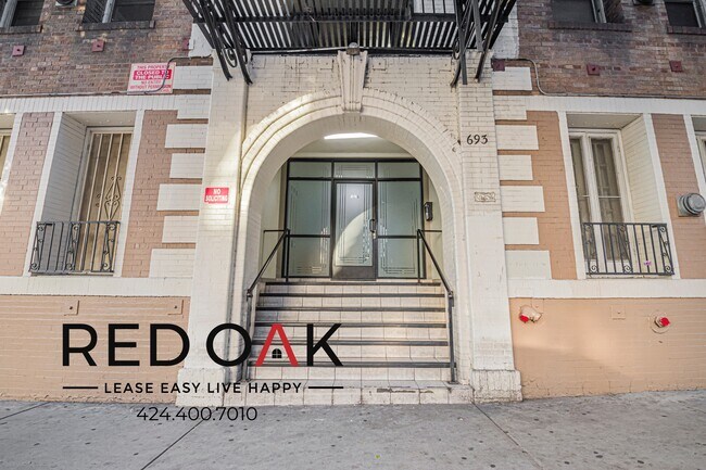 Foto del edificio - 693 Shatto Pl
