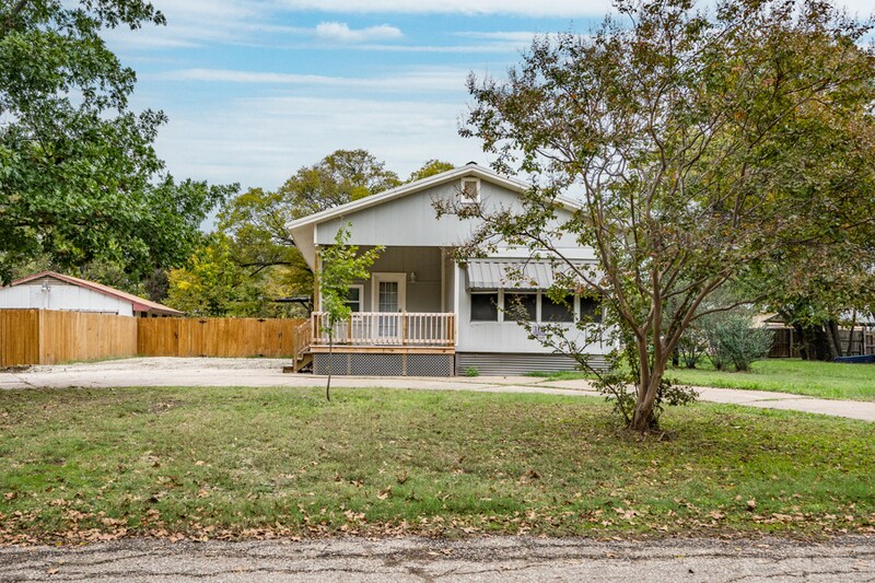 Primary Photo - 112 Queenswood Dr