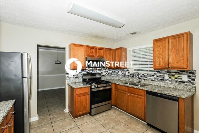 Building Photo - 4 Bedroom Pet-Friendly Home in Hampton, GA with Main Street Renewal