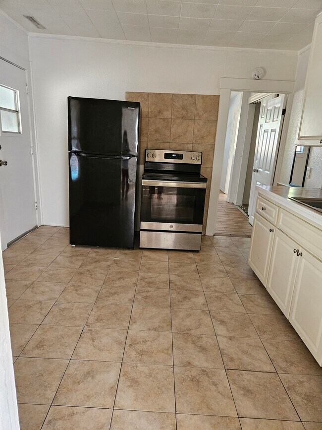 Cocina - 1363 Tioga Ave