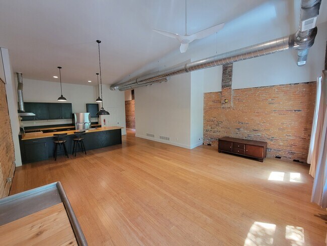 Foto del edificio - 16 N Washington St