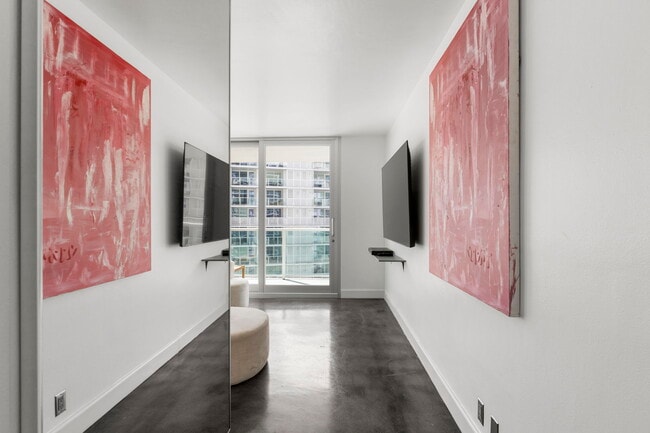 Photo - 1000 West Ave Apartment