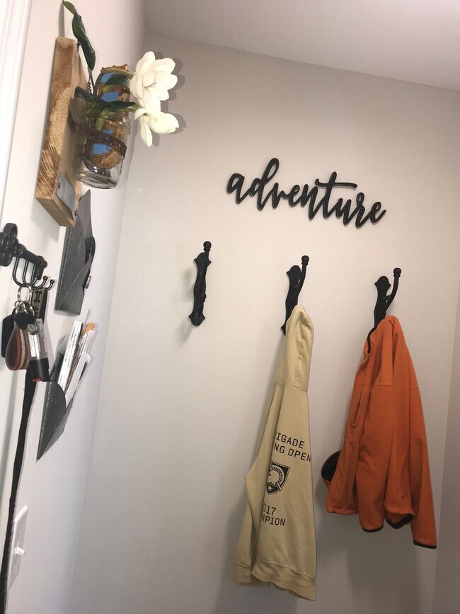 Foto del edificio - 319 Waybridge Way