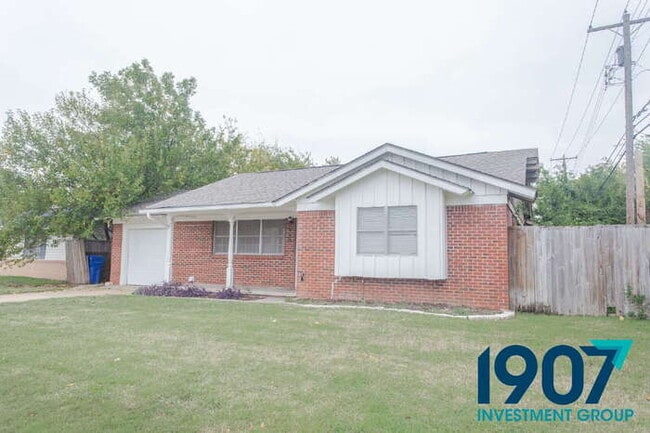 Building Photo - Charming Brick Home with Modern Updates and Large Backyard in Norman!