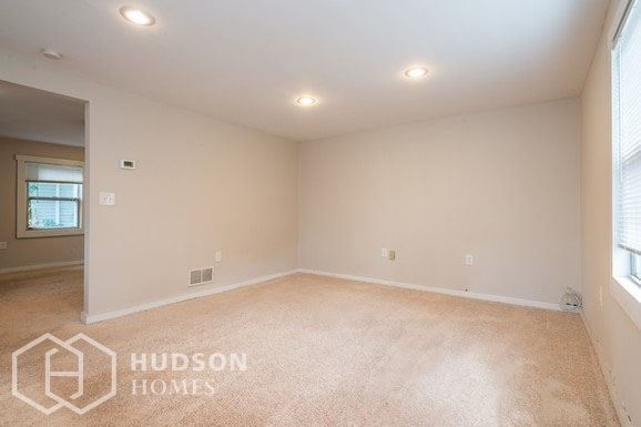 Building Photo - 5 Martins Ln