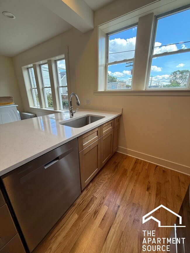 Foto del edificio - 3349 W Balmoral Ave