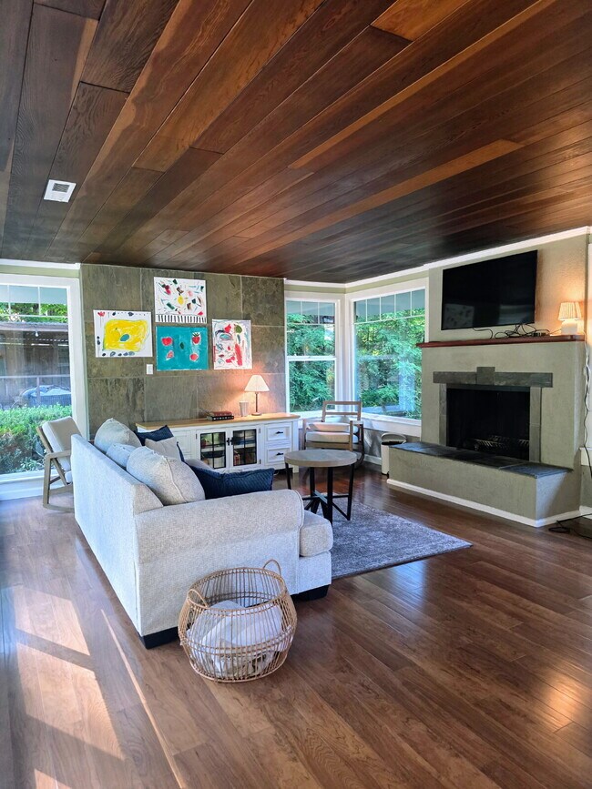 Building Photo - Serene Modern Living with Majestic Views ++ Bonus Units