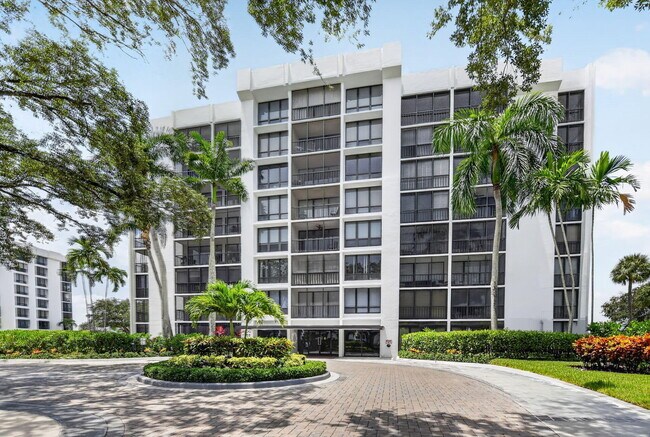 Foto del edificio - 7835 Lakeside Blvd