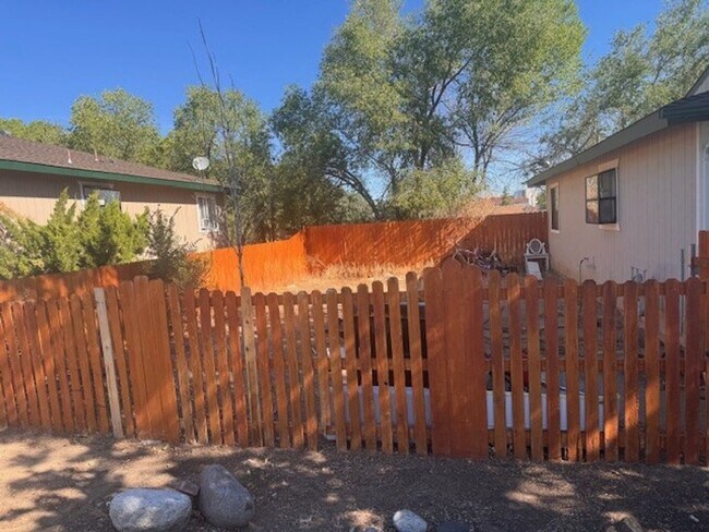 Building Photo - 1472