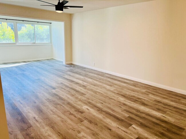 Building Photo - 5700 Ravenspur Dr