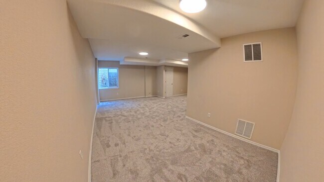 Foto del edificio - 3 bedroom 1.5 bath close to Fort Carson