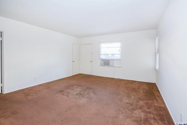 Foto del edificio - 12717 Vanowen St