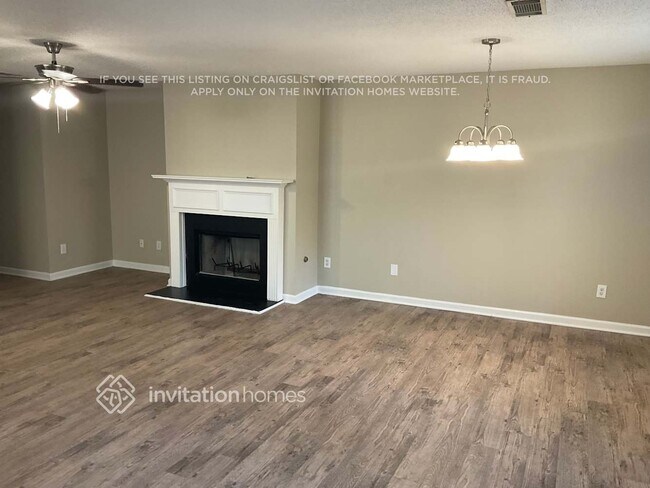 Building Photo - 135 Hidden Creek Dr