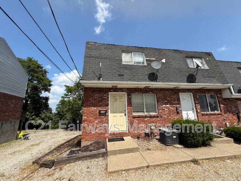 Primary Photo - 335 Dersam St