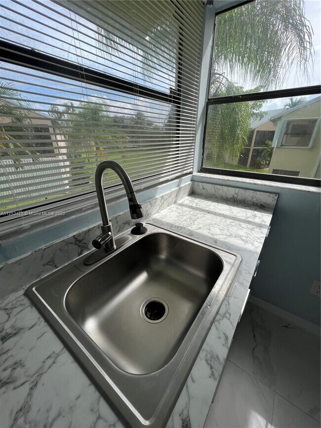 Foto del edificio - 802 Constitution Dr