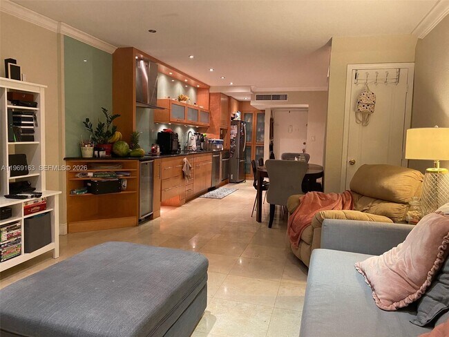 Foto del edificio - 5401 Collins Ave