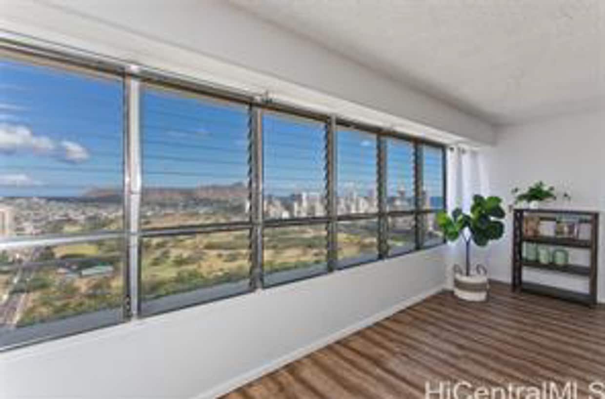37th Floor 2 Bed/ 2 Bath/ 1 Assigned parking Condo with views, A/C, Pool, & W/D in unit! - 37th Floor 2 Bed/ 2 Bath/ 1 Assigned parking Condo with views, A/C, Pool, & W/D in unit!