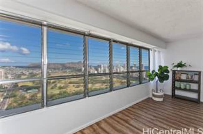 37th Floor 2 Bed/ 2 Bath/ 1 Assigned parking Condo with views, A/C, Pool, & W/D in unit! - 37th Floor 2 Bed/ 2 Bath/ 1 Assigned parking Condo with views, A/C, Pool, & W/D in unit!