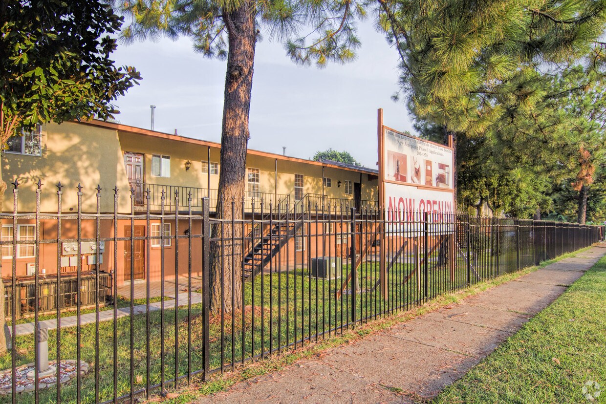 Building Photo - Casa Bonita Apartments