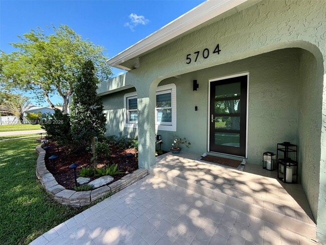 Foto del edificio - 5704 SW 116th Ave