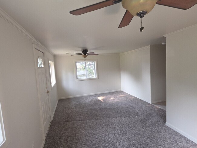 Foto del edificio - 2428 Archdale Blvd