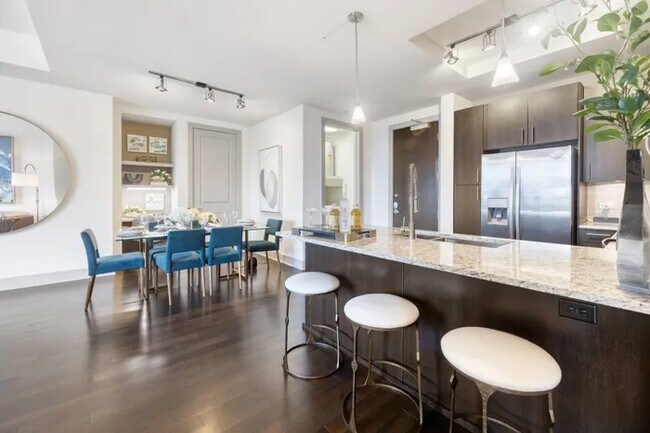 Foto del edificio - Elevated Galleria Living | 4 Weeks Free + $500 Off!