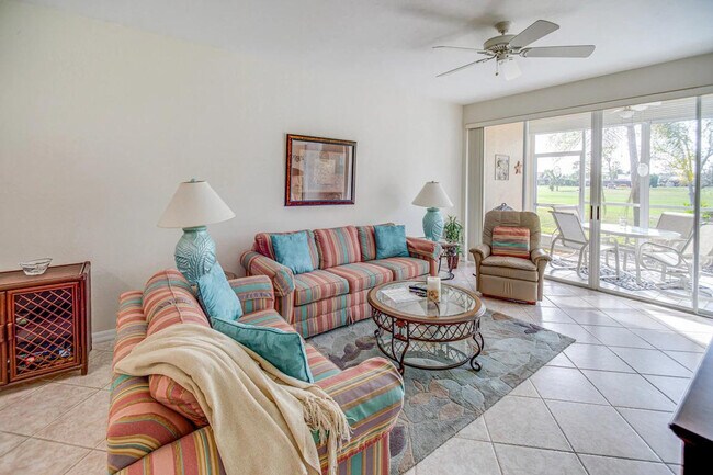 Foto del edificio - 9851 Costa Mesa Ln