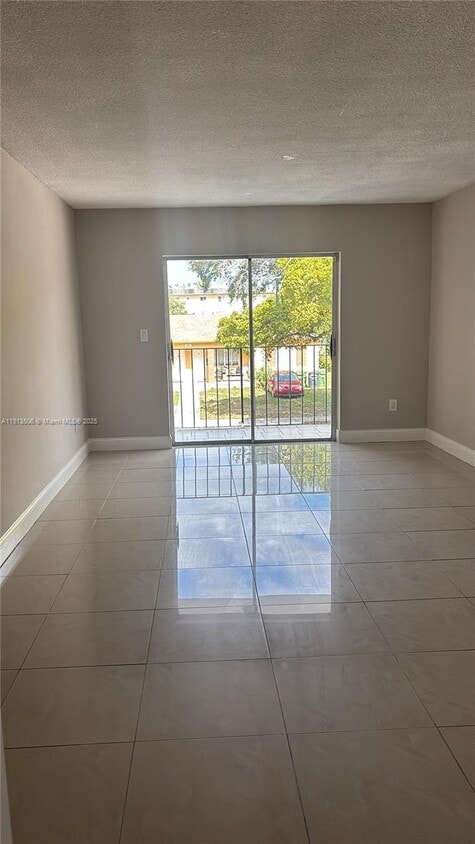 Foto principal - 13725 NE 6th Ave