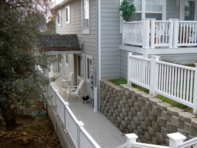 Building Photo - 588 Military E