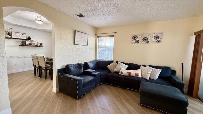 Foto del edificio - 14105 SW 120th Ct