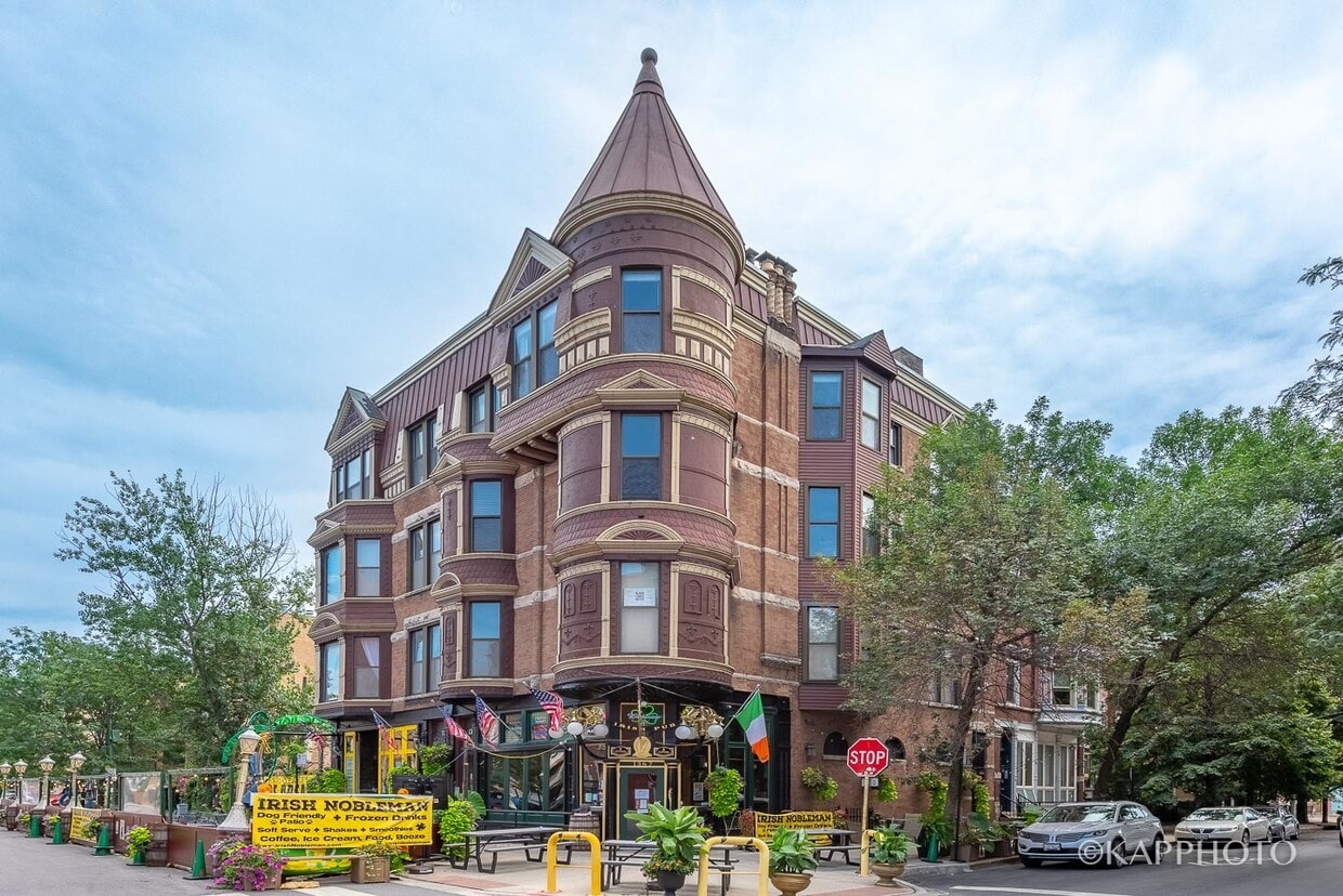 1365 W Erie St Unit 2E, Chicago, IL 60642 Condo for Rent in Chicago, IL